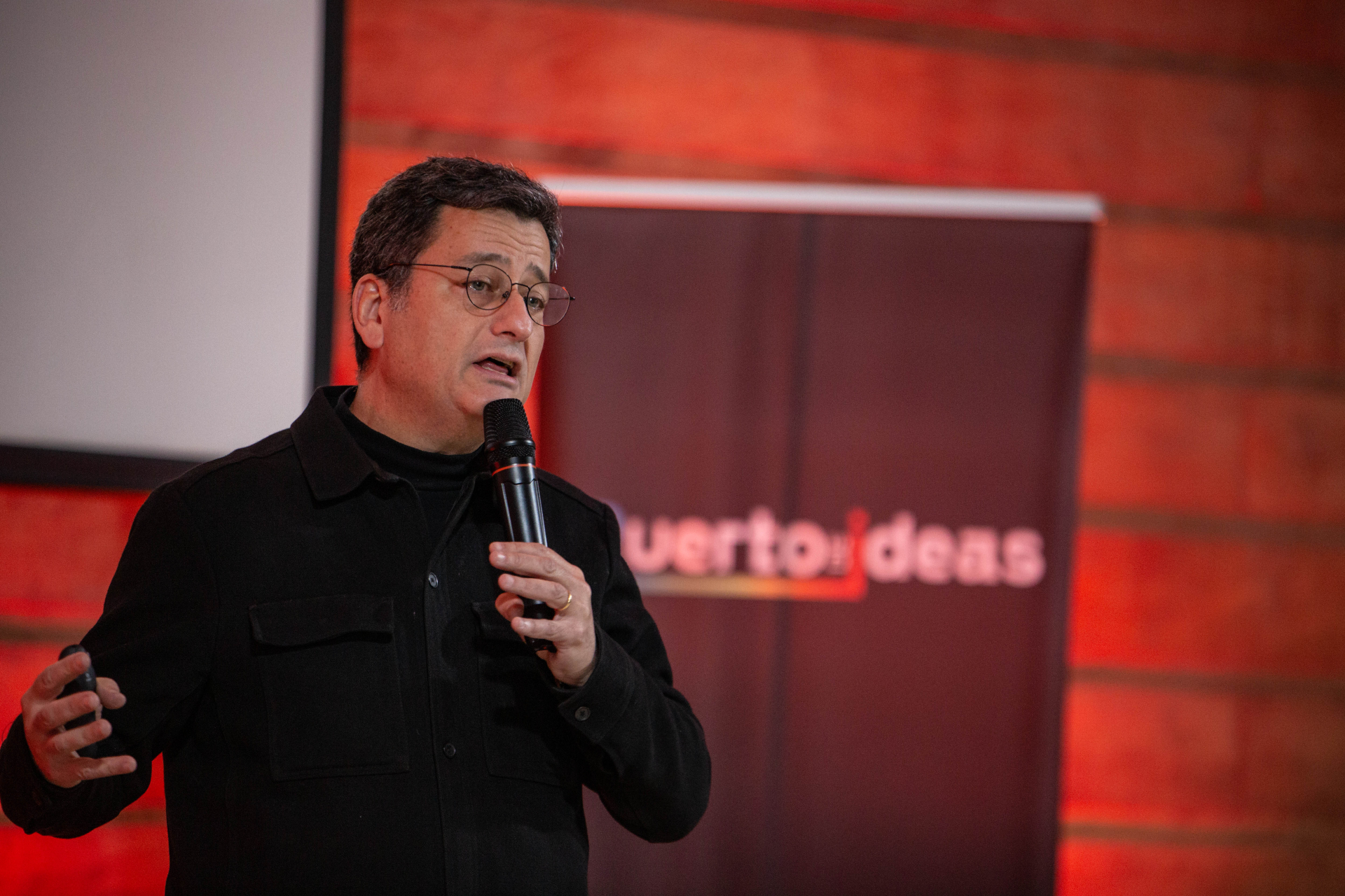 Cátedra Puerto de Ideas – UV: La ciudad y los nuevos chilenoss